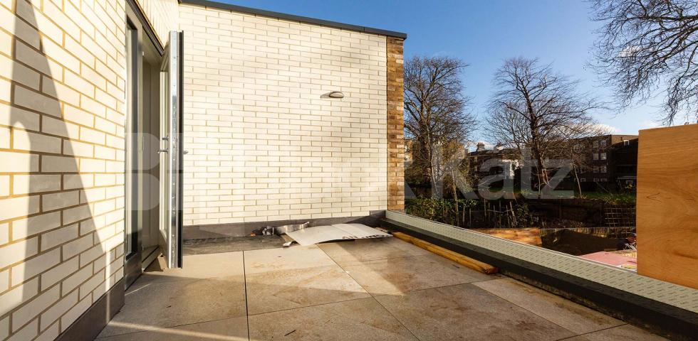 			STUNNING 2 BED 2 BATH!, 2 Bedroom, 2 bath, 1 reception Flat			 Hilldrop Road, TUFNELL PARK 